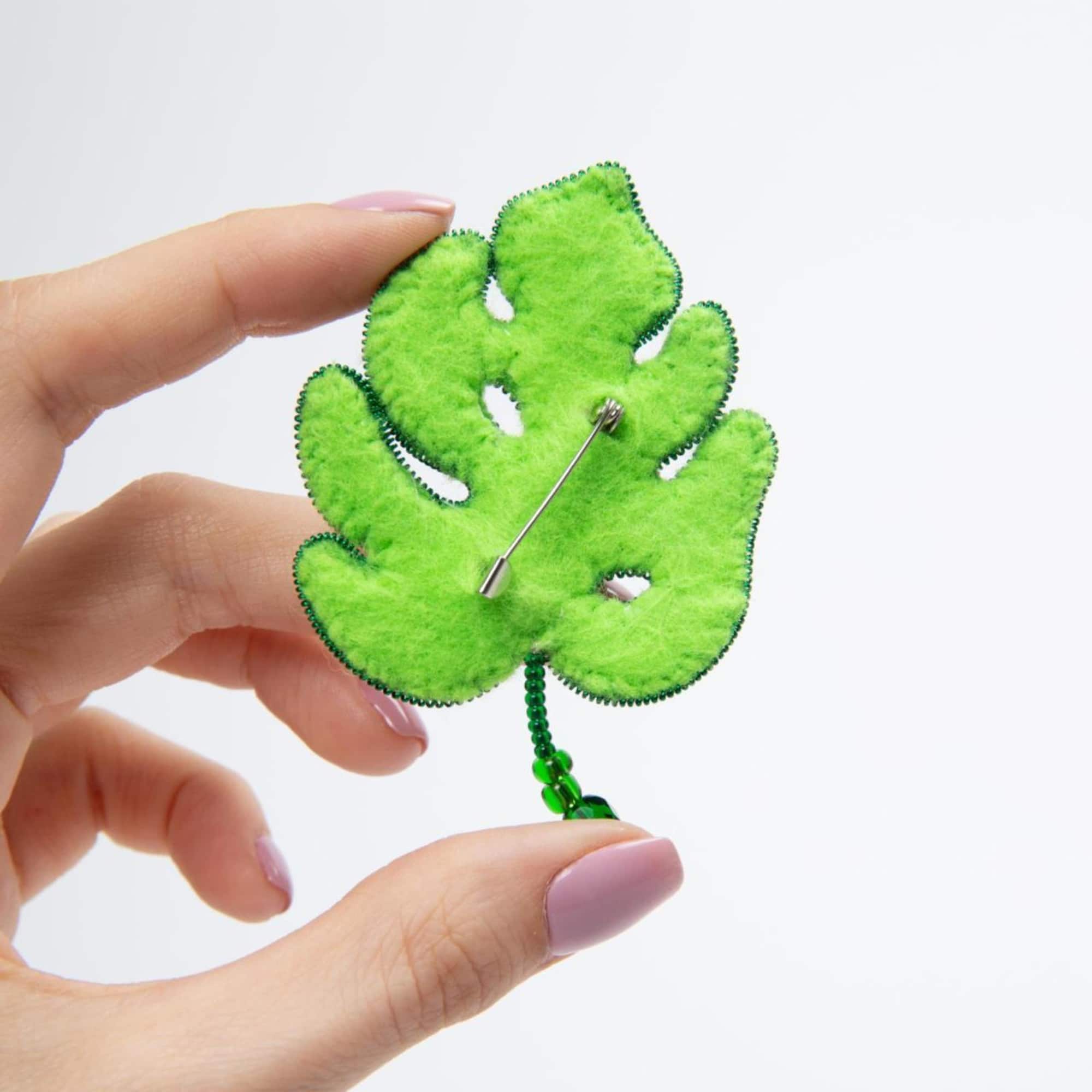 Charivna Mit Crystal Art Beadwork Monstera Brooch Kit